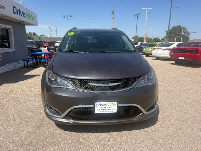 Chrysler Pacifica photo 8