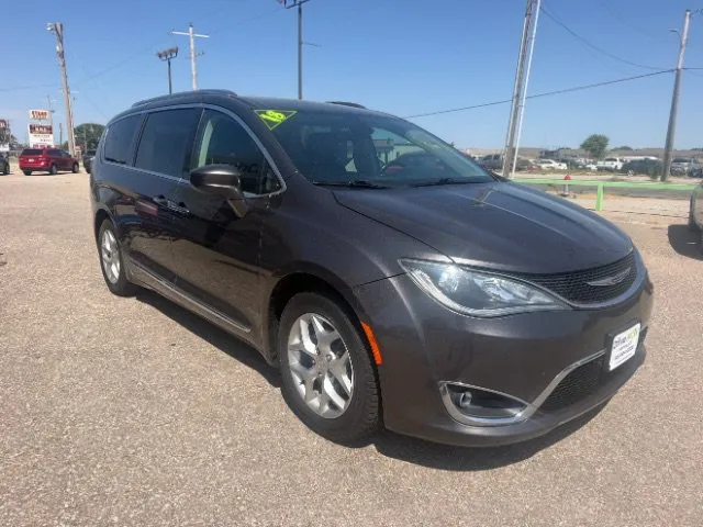 Chrysler Pacifica photo 7
