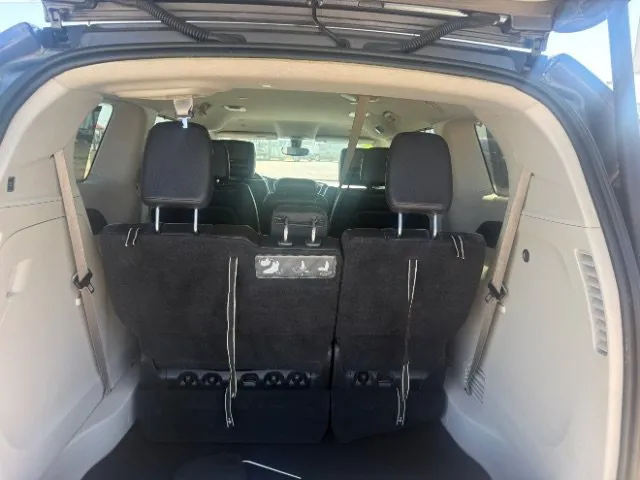 Chrysler Pacifica photo 9