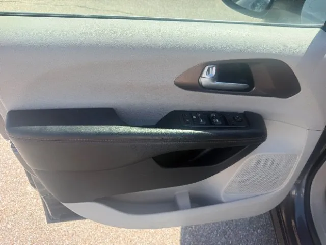 Chrysler Pacifica photo 15