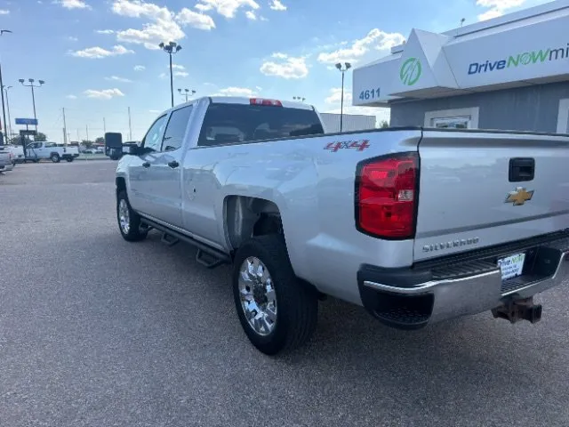 Chevrolet Silverado photo 3