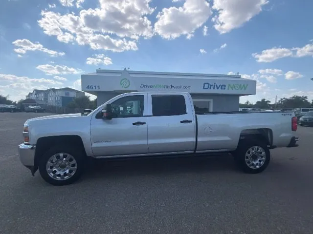Chevrolet Silverado photo 2