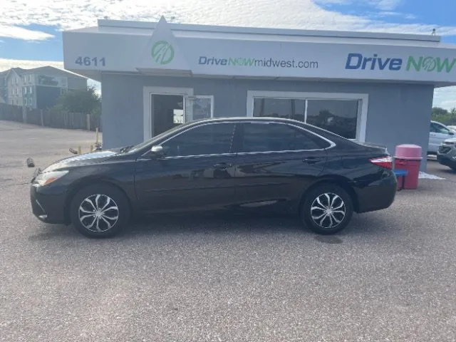 Toyota Camry photo 2