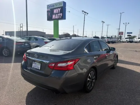 More photos of 2016 Nissan Altima 2.5 SL at Drive Now Wichita, KS