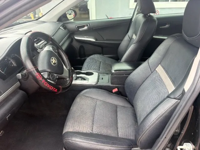 Toyota Camry photo 9