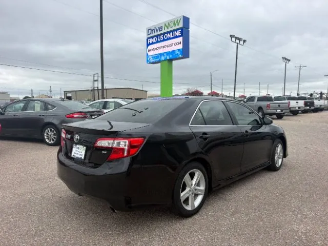 Toyota Camry photo 5