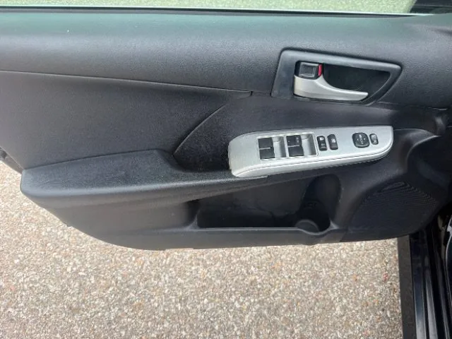 Toyota Camry photo 12