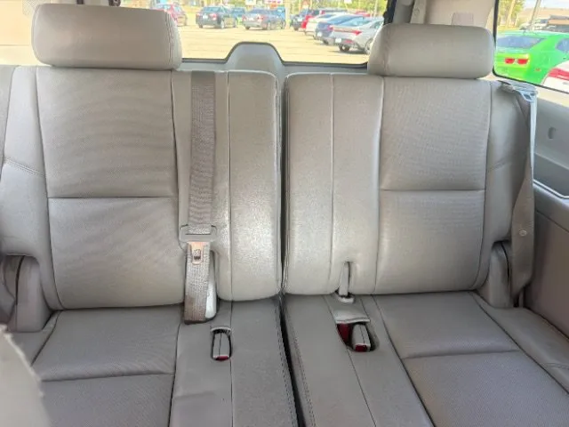 Chevrolet Suburban photo 9