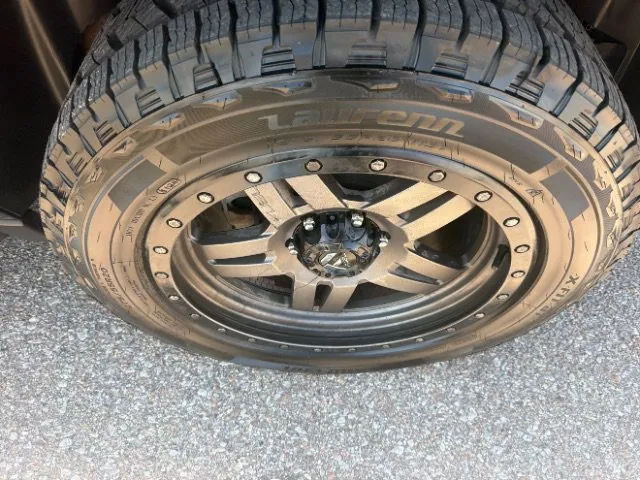 Chevrolet Suburban photo 15