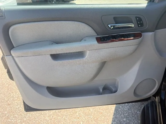 Chevrolet Suburban photo 14