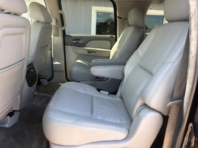 Chevrolet Suburban photo 10