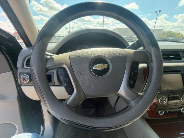 Chevrolet Suburban photo 13