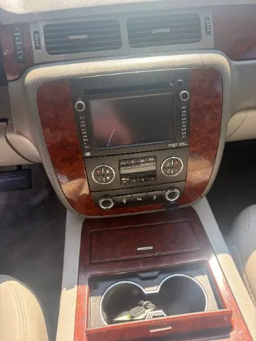 Chevrolet Suburban photo 12