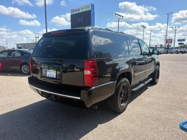 Chevrolet Suburban photo 5