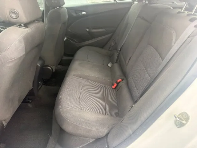 Chevrolet Cruze photo 9