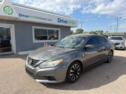 Gray 2018 Nissan Altima 2.5 SV for sale in Wichita, KS