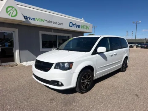White 2015 Dodge Grand Caravan SXT for sale in Wichita, KS