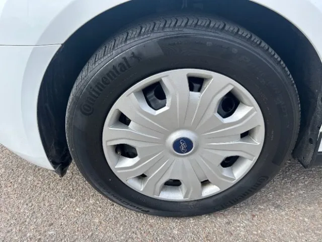 Ford Transit Connect photo 9