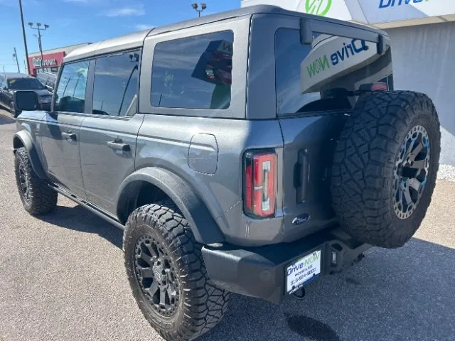 Ford Bronco photo 2