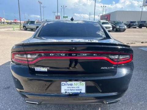 More photos of 2015 Dodge Charger SXT at Drive Now Wichita, KS