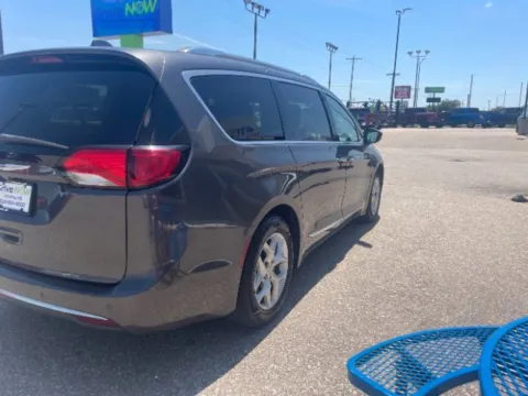 More photos of 2018 Chrysler Pacifica Touring L at Drive Now Wichita, KS