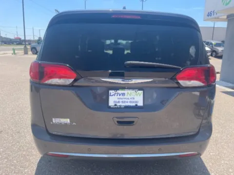 More photos of 2018 Chrysler Pacifica Touring L at Drive Now Wichita, KS