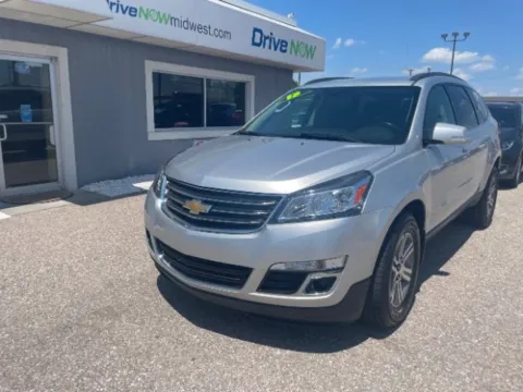 Silver 2015 Chevrolet Traverse LT for sale in Wichita, KS