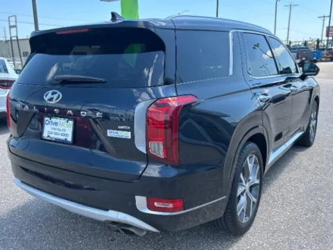 More photos of 2021 Hyundai Palisade Limited at Drive Now Wichita, KS