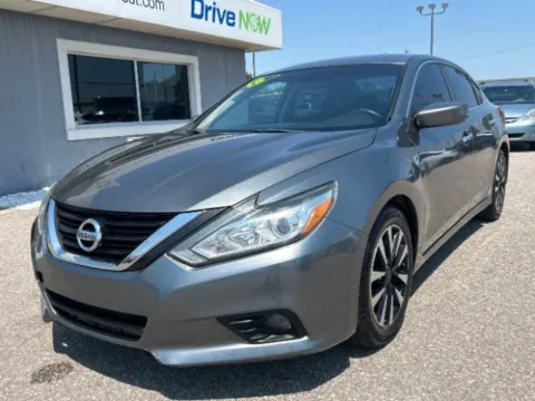 Gray 2018 Nissan Altima 2.5 SV for sale in Wichita, KS