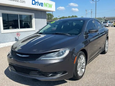 Gray 2015 Chrysler 200 Limited for sale in Wichita, KS
