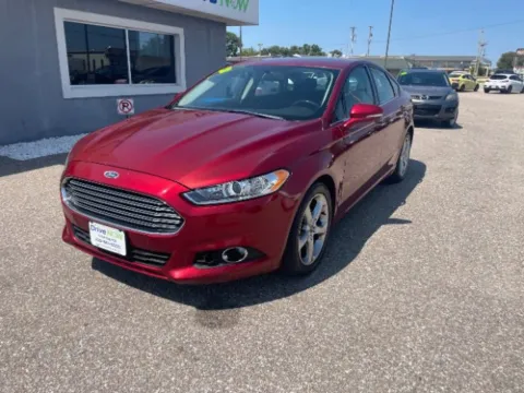 Red 2013 Ford Fusion SE for sale in Wichita, KS