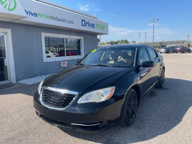 Black 2013 Chrysler 200 LX for sale in Wichita, KS