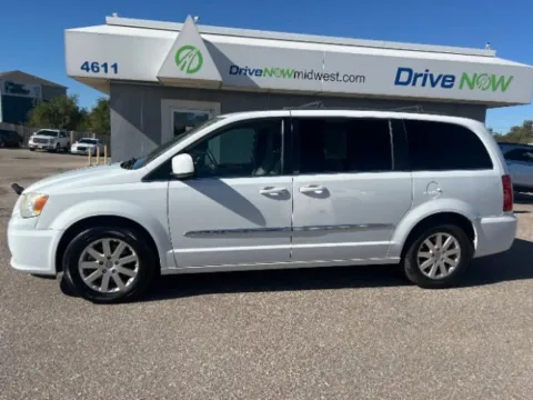 White 2014 Chrysler Town & Country Touring for sale in Wichita, KS