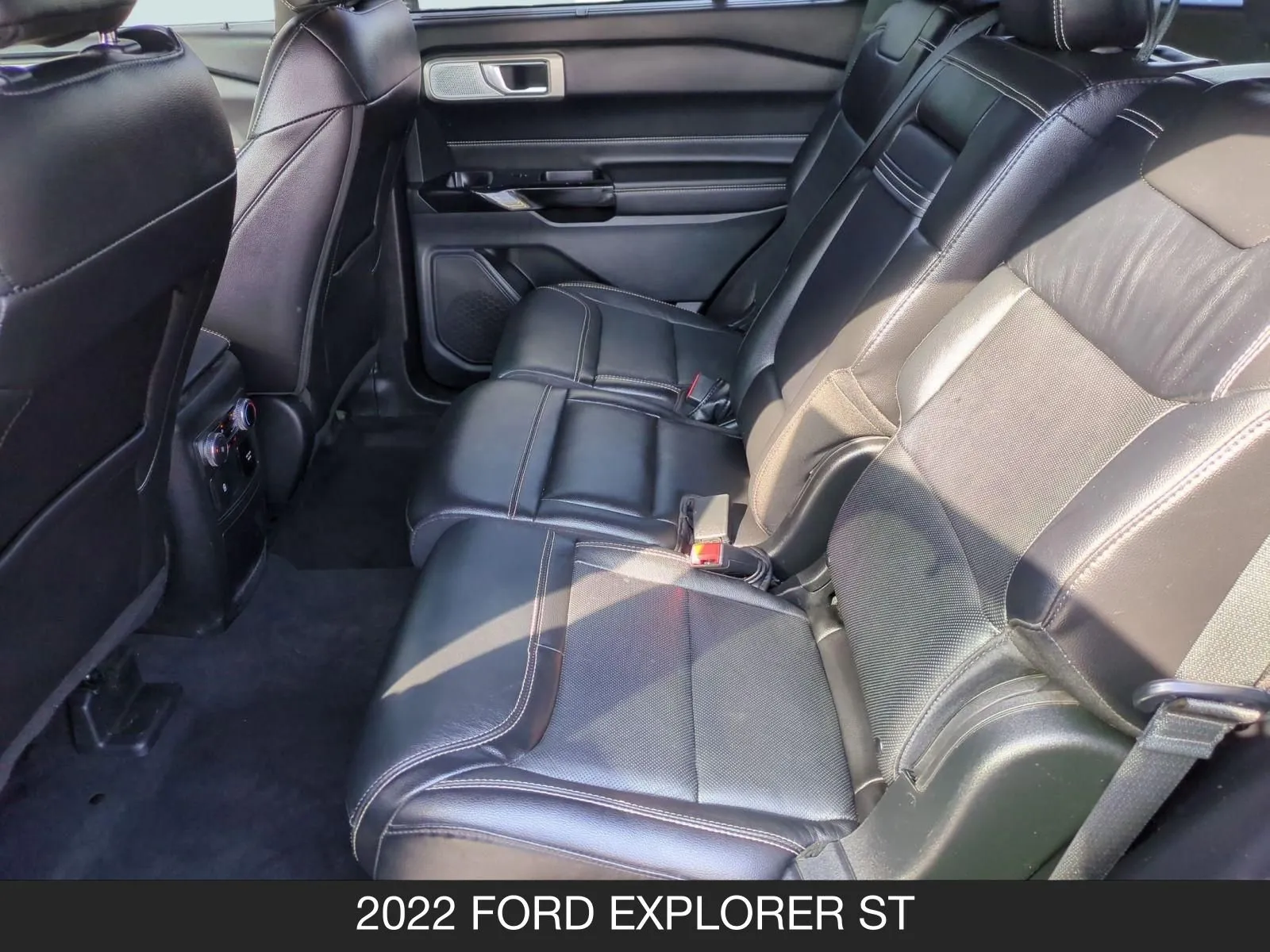 2022 Ford Explorer ST - Photo 15
