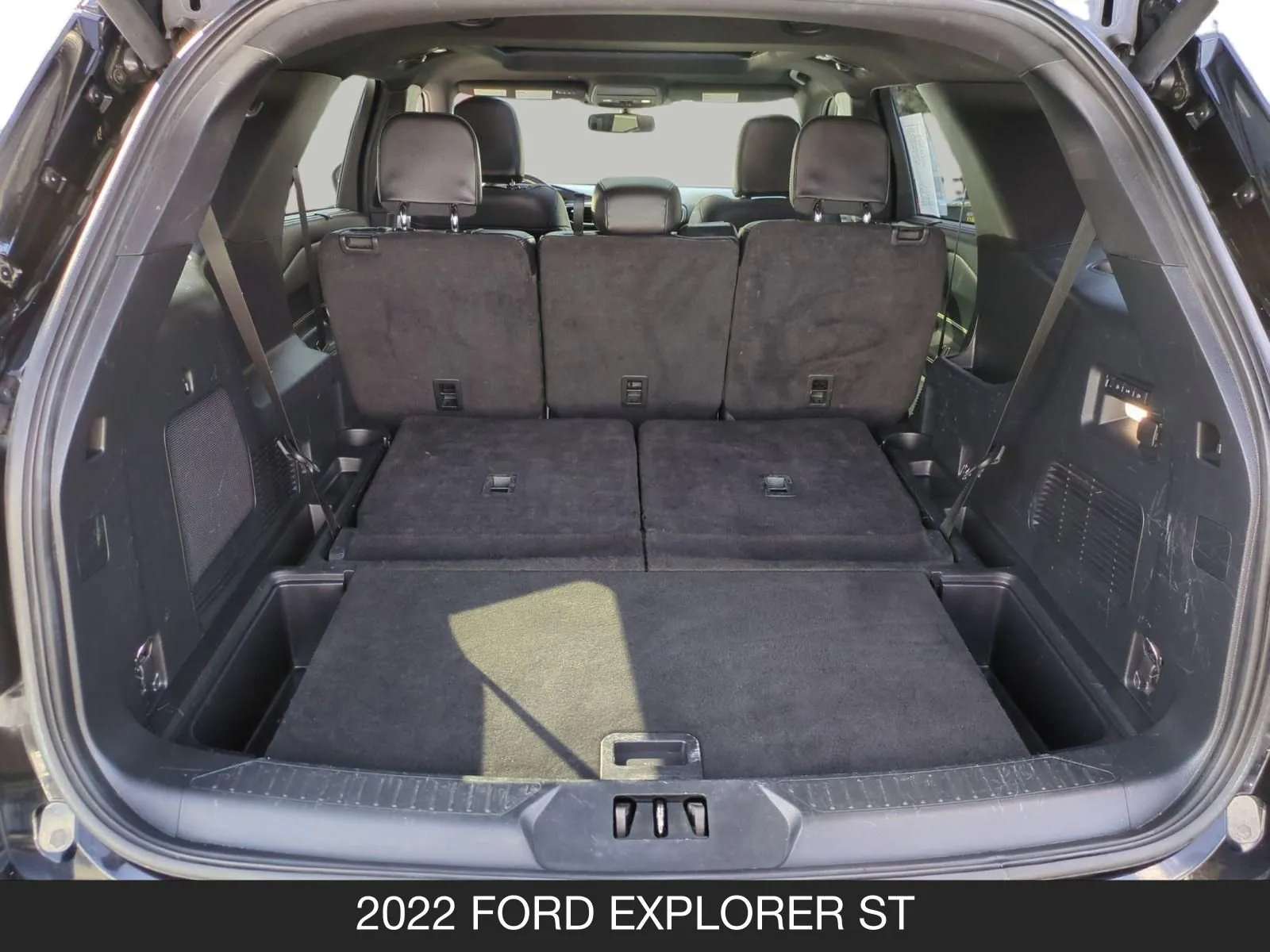 2022 Ford Explorer ST - Photo 20
