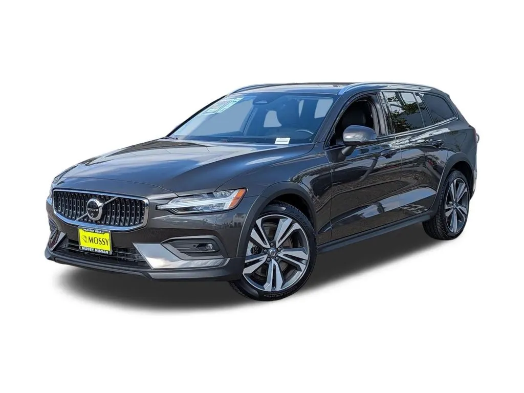 Unknown 2025 Volvo V60 Cross Country B5 Plus for sale in San Diego, CA