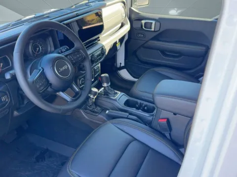 More photos of 2025 Jeep Gladiator Texas Trail at Bonham Chrysler, TX