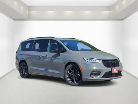 Gray 2025 Chrysler Pacifica Limited for sale in Bonham, TX