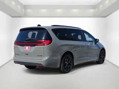 More photos of 2025 Chrysler Pacifica Limited at Bonham Chrysler, TX