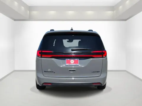 More photos of 2025 Chrysler Pacifica Limited at Bonham Chrysler, TX