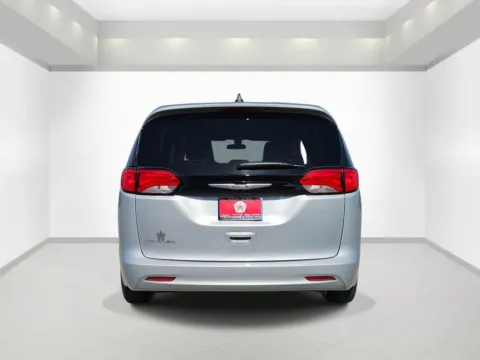 More photos of 2022 Chrysler Voyager LX at Bonham Chrysler, TX