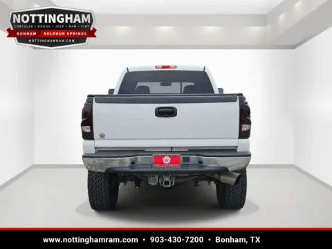 More photos of 2004 Chevrolet Silverado 2500HD LS at Bonham Chrysler, TX