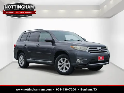 Gray 2013 Toyota Highlander Plus for sale in Bonham, TX