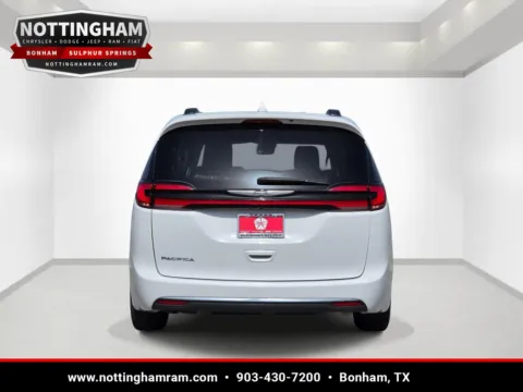 More photos of 2022 Chrysler Pacifica Touring L at Bonham Chrysler, TX