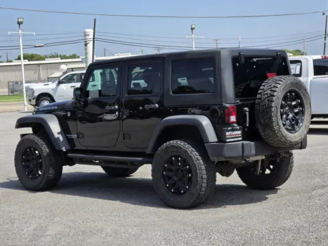 More photos of 2017 Jeep Wrangler Unlimited Rubicon at Bonham Chrysler, TX