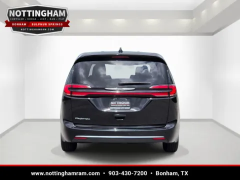 More photos of 2025 Chrysler Pacifica Select at Bonham Chrysler, TX
