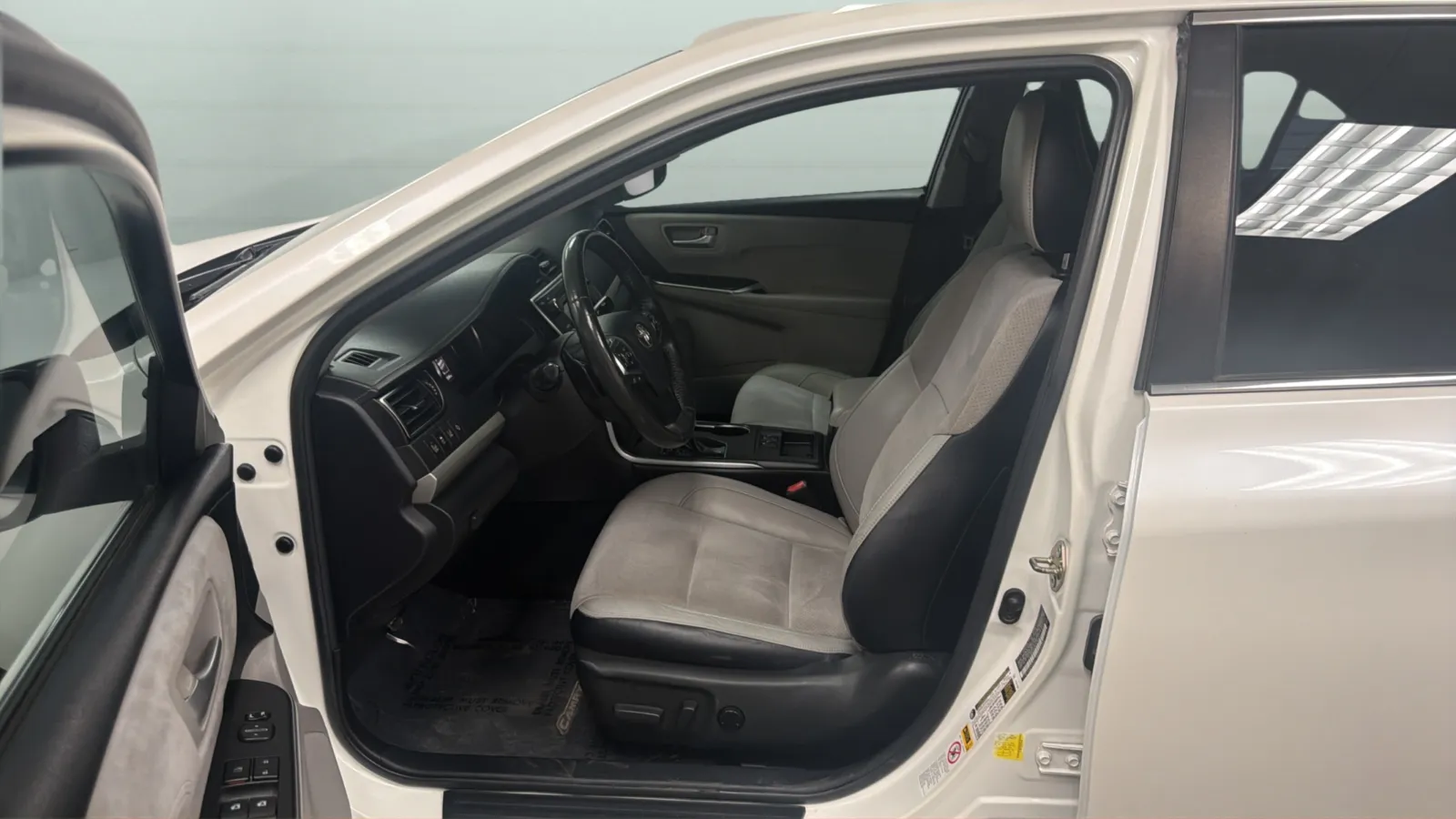 2017 Toyota Camry XSE - Photo 21