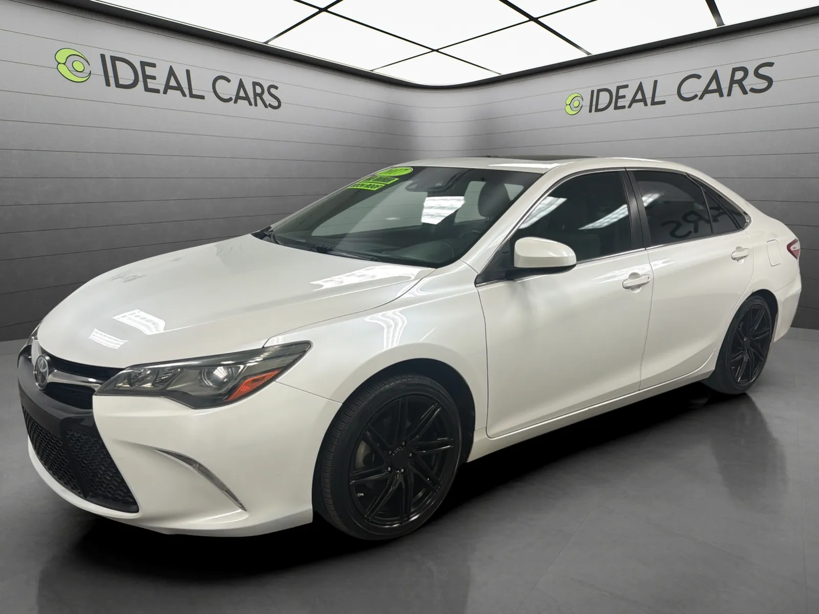 White 2017 Toyota Camry XSE V6 for sale in Mesa, AZ