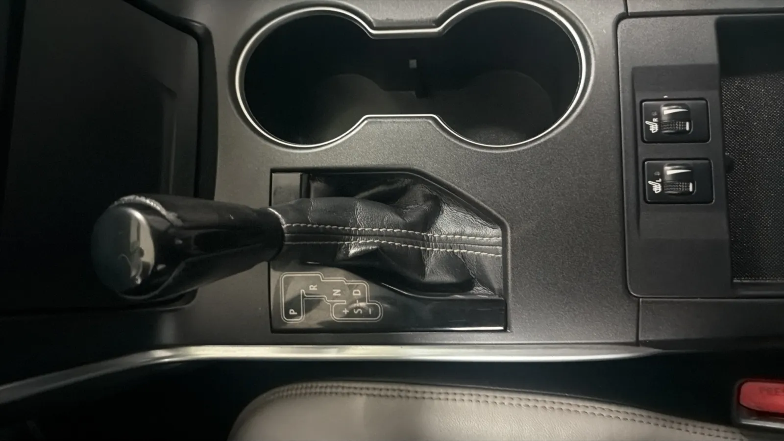 2017 Toyota Camry XSE - Photo 12