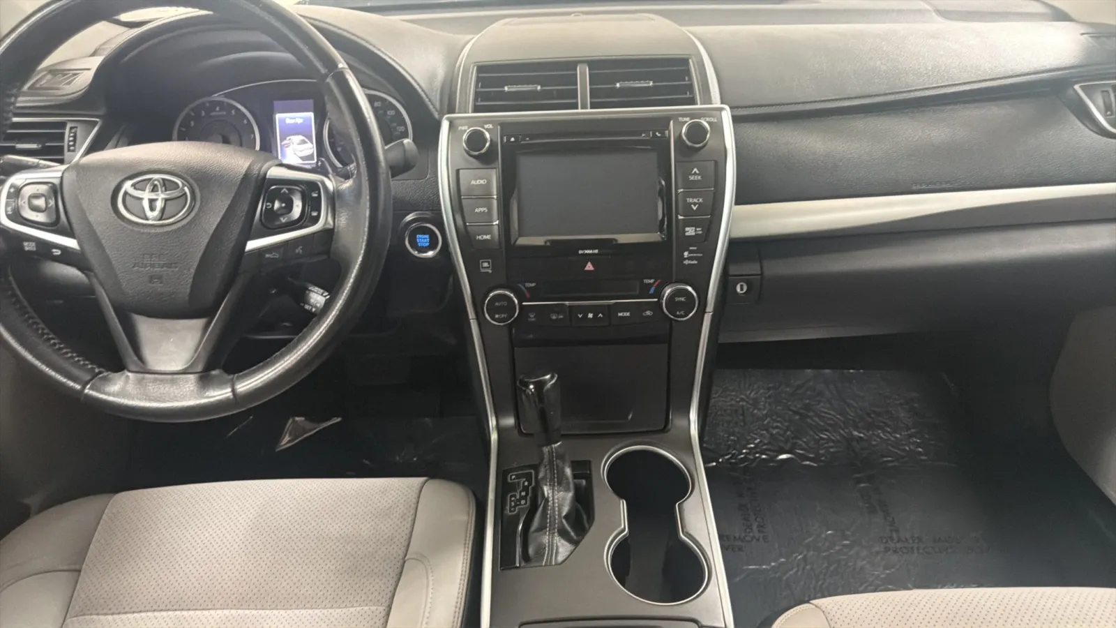 2017 Toyota Camry XSE - Photo 16